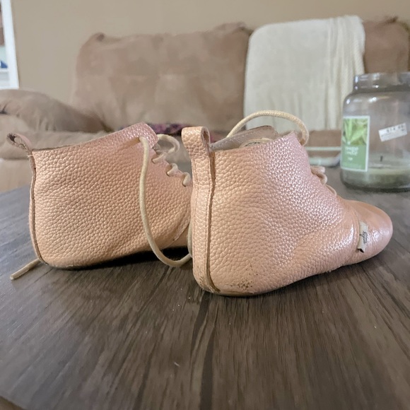 Monkey feet shoes - Picture 2 of 3